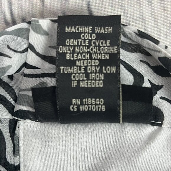 Lane Bryant Womens Lined Blouse Sleeveless Elastic Hem Black White 26/28W - Picture 8 of 8